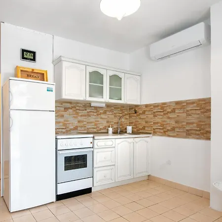 Stella Рогозница